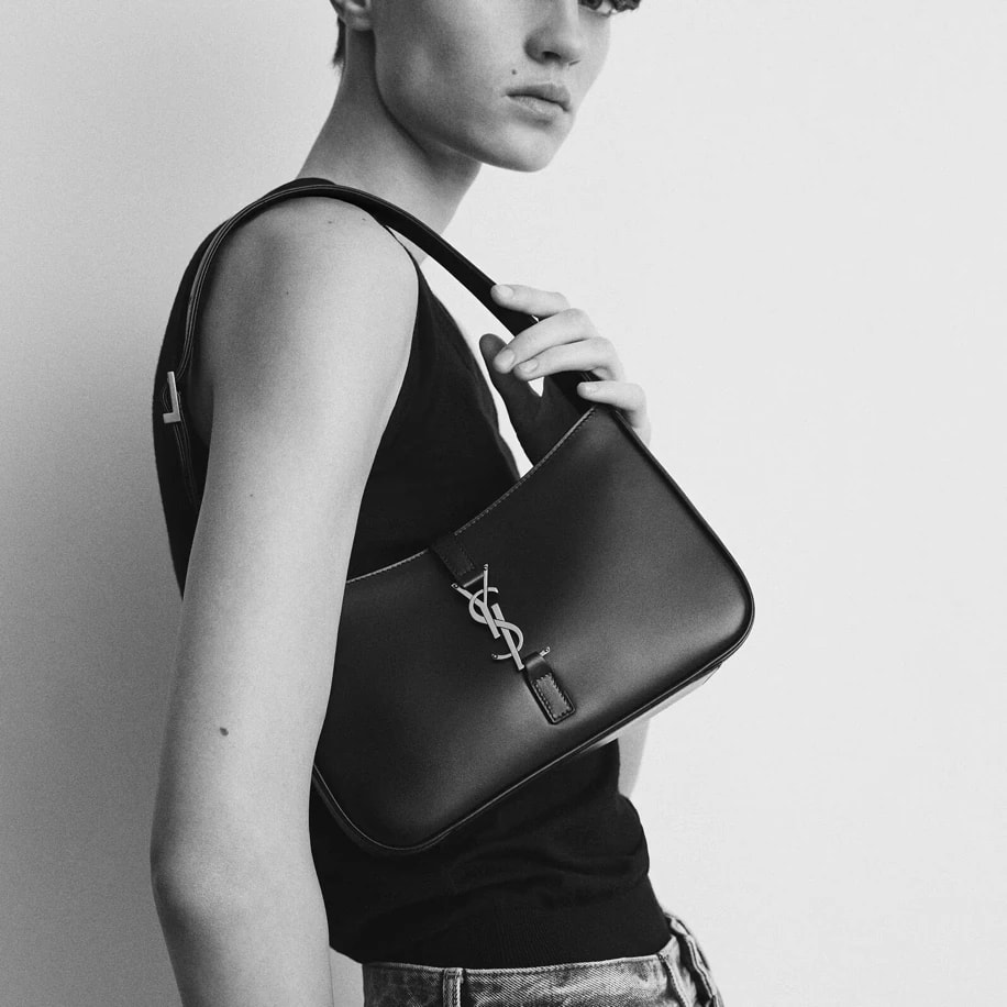 Yves Saint Laurent Hobo Bag Black görsel 3