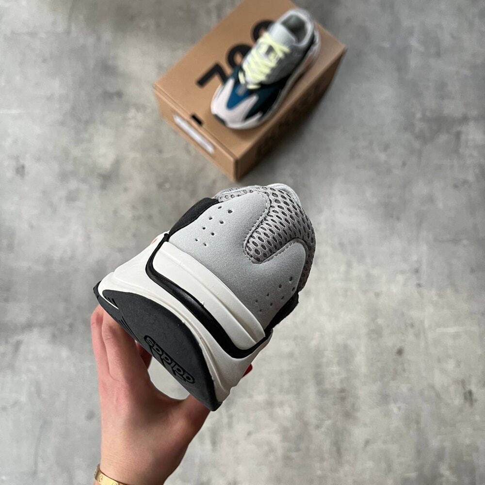 Adidas Yeezy 700 wawe Runner görsel 2