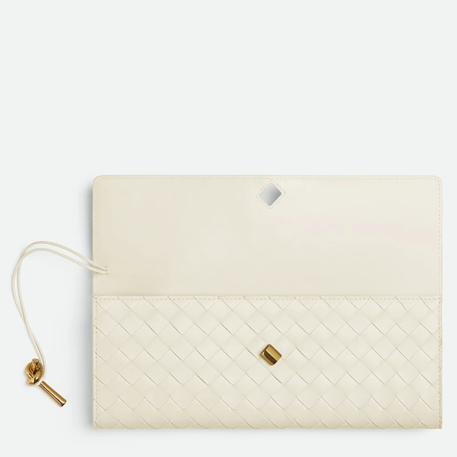 Bottega Veneta Andiamo Clutch Cream görsel 3