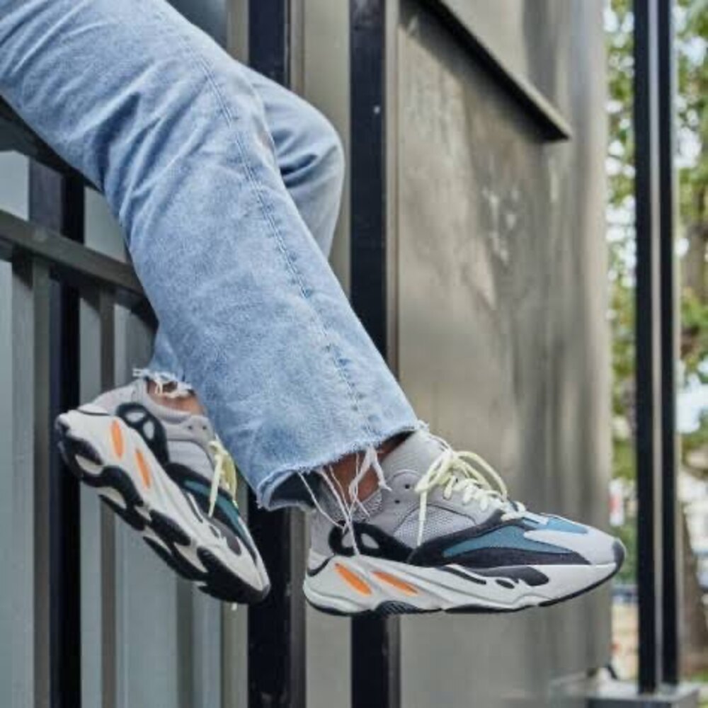 Adidas Yeezy 700 wawe Runner görsel 3