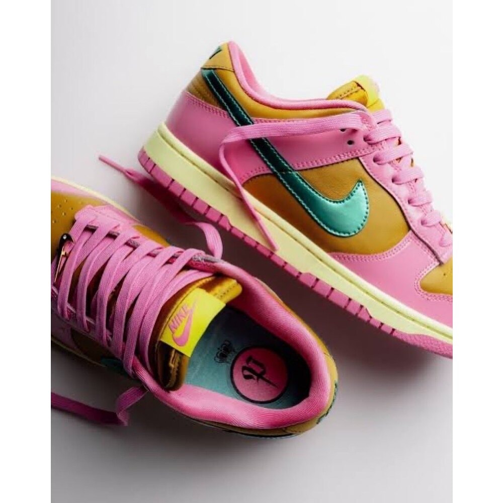 Nike DUNK LOW X PARRIS GOEBEL görsel 3