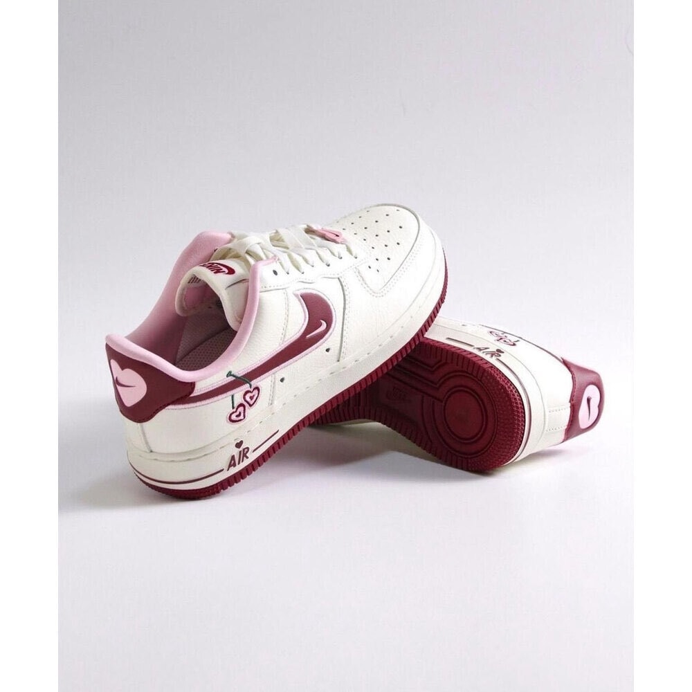 Nike Airforce Low “ Valentines Day '' görsel 3